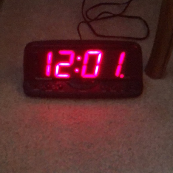 Plug in Alarm Clock. - Picture 5 of 6